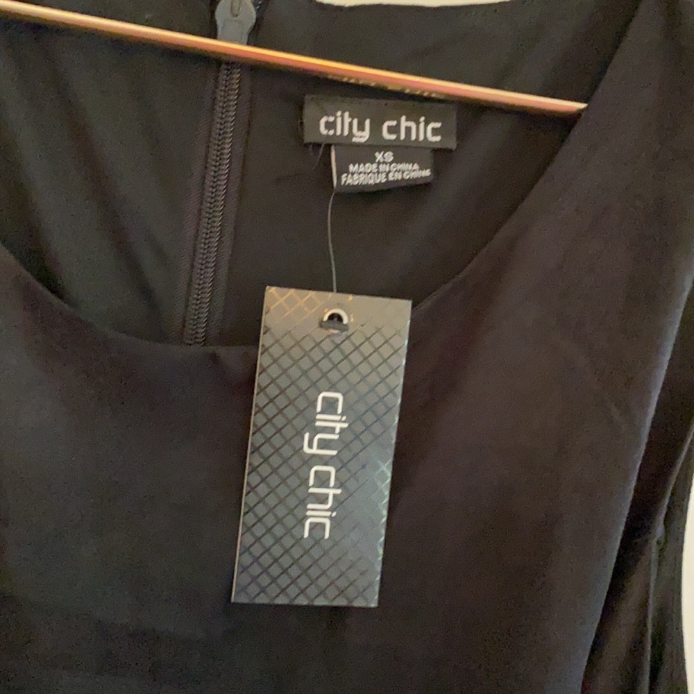 Black sleeveless a-line dress with pockets - Picture 3 of 4